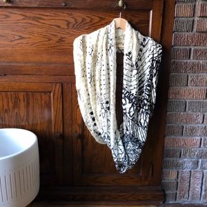 Staring at Stars graphic print circle scarf